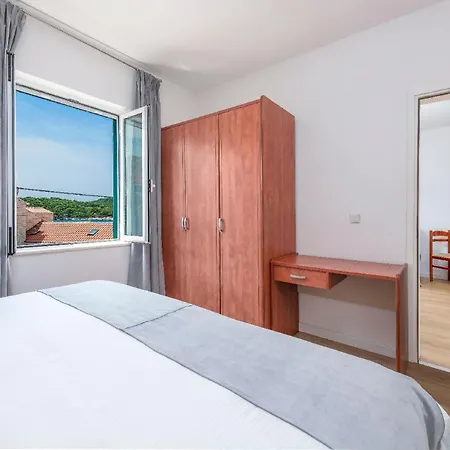 Mit Einem Schlafzimmer Und Meerblick Fuer Vier Personen דירה *